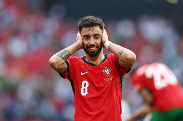 Türkei gegen Portugal 22. Juni 2024, Dortmund UEFA EUROs Gruppe F Türkei gegen Portugal Bruno Fernandes von Portugal feiert nach seinem 3. Tor Foto Charlotte Wilson Abseits Dortmund Deutschland  Copyright: xCharlottexWilsonx xOffsidexOffside