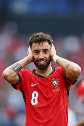 Türkei gegen Portugal 22. Juni 2024, Dortmund UEFA EUROs Gruppe F Türkei gegen Portugal Bruno Fernandes von Portugal feiert nach seinem 3. Tor Foto Charlotte Wilson Abseits Dortmund Deutschland  Copyright: xCharlottexWilsonx xOffsidexOffside