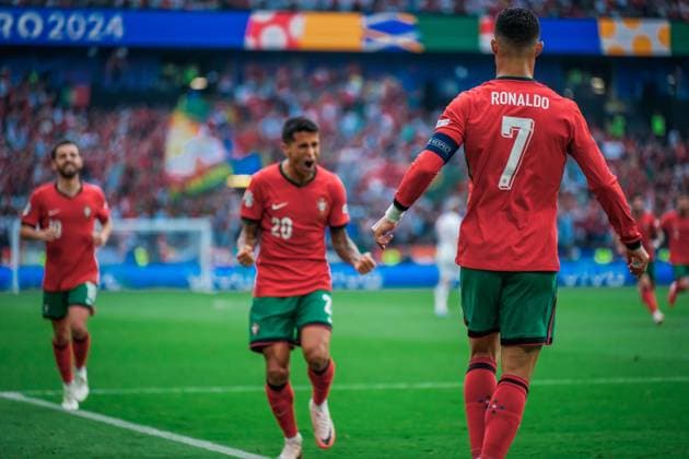 EURO 2024 - Matchday 2, Group F: Turkiye vs. Portugal Cristiano Ronaldo celebrates Bruno Fernandes s goal during the EURO 2024 Matchday 2, Group F match between Turkiye and Portugal on 22 June 2024, at BVB Stadion Dortmund, in Dortmund, Germany Dortmund BVB Stadion Dortmund Germany Copyright: xAlexandraxFechetex _ADR3103
