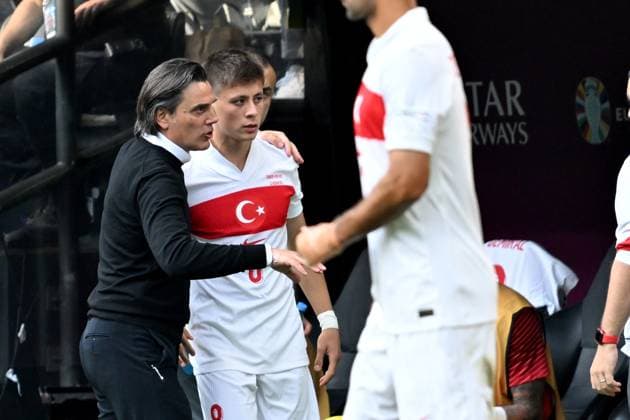 22 06 2024, xsltx, Football EM 2024, Turkey Portugal emspor, v l Substitution Arda Güler Turkey Turkey with Coach Head Coach Vincenzo Montella Turkey Turkey Turkey DFL DFB REGULATIONS PROHIBIT ANY USE OF PHOTOGRAPHS as IMAGE SEQUENCES and or QUASI VIDEO Dortmund