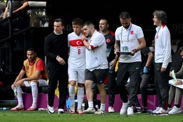 22 06 2024, xsltx, Football EM 2024, Turkey Portugal emspor, v l Substitution Arda Güler Turkey Turkey with Coach Head Coach Vincenzo Montella Turkey Turkey Turkey DFL DFB REGULATIONS PROHIBIT ANY USE OF PHOTOGRAPHS as IMAGE SEQUENCES and or QUASI VIDEO Dortmund
