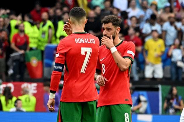 22 06 2024, xsltx, European Football Championship 2024, Turkey Portugal emspor, v l Cristiano Ronaldo Portugal Bruno Miguel Bonges Fernandes Portugal DFL DFB REGULATIONS PROHIBIT ANY USE OF PHOTOGRAPHS as IMAGE SEQUENCES and or QUASI VIDEO Dortmund