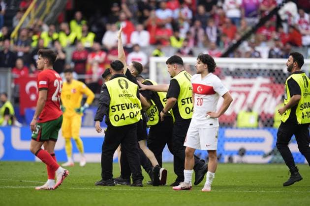 A young supporters on the pitch to take a selfie pic with Portugal s Cristiano Ronaldo during the Euro 2024 soccer match between Turkey and Portugal at the Signal Iduna Park, Dortmund, Germany - Saturday June 22 , 2024. - Soccer .  Copyright: xFabioxFerrari LaPressex