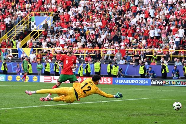 Dortmund - Bruno Fernandes of Portugal scores the 0-3 during the UEFA EURO, EM, Europameisterschaft,Fussball 2024 group F match between Turkey and Portugal at the BVB Stadium Dortmund on June 22, 2024 in Dortmund, Germany. ANP Hollandse Hoogte UEFA EURO 2024 2024 xVIxANPxSportx xGerritxvanxKeulenxIVx 501784140 originalFilename: 501784140.jpg