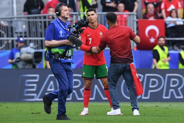 Soccer UEFA EURO 2024 Group Stage 2 Matchday Turkey Portugal on 22 06 2024 at BVB Stadion Dortmund in Dortmund Flitzer and Cristiano Ronaldo Portugal xRx