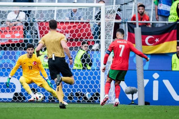 UEFA EURO 2024 Turkey Portugal 22 06 2024 Cristiano Ronaldo dos Santos Aveiro Portugal, 7 puts the 0 3 ahead UEFA EURO 2024 Turkey Portugal BVB Stadion Dortmund, Dortmund on 22 06 2024 Copyright: xBEAUTIFULxSPORTS Wunderlx