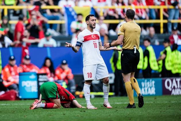UEFA EURO 2024 Turkey Portugal 22 06 2024 Hakan Calhanoglu Turkey, 10 discussed with referee Felix Zwayer GER UEFA EURO 2024 Turkey Portugal BVB Stadion Dortmund, Dortmund on 22 06 2024 Copyright: xBEAUTIFULxSPORTS Wunderlx