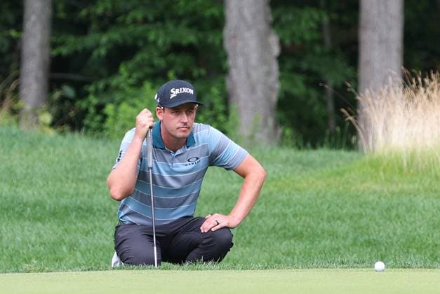 CROMWELL, CT - JUNE 22: Andrew Putnam of United States studies his shot from the 11th green during the third round of the 2024 Travelers Championship on June 22, 2024, at TPC River Highlands in Cromwell, CT. (Photo by M. Anthony Nesmith Icon Sportswire) GOLF: JUN 22 PGA, Golf Herren Travelers Championship EDITORIAL USE ONLY Icon240622112024