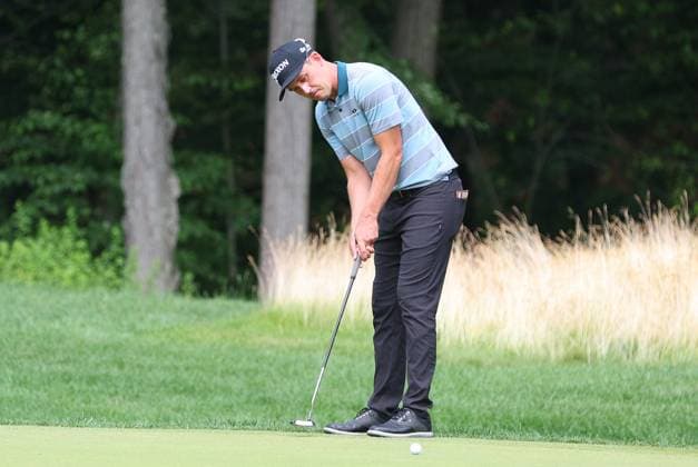 CROMWELL, CT - JUNE 22: Andrew Putnam of United States putts on the 11th green during the third round of the 2024 Travelers Championship on June 22, 2024, at TPC River Highlands in Cromwell, CT. (Photo by M. Anthony Nesmith Icon Sportswire) GOLF: JUN 22 PGA, Golf Herren Travelers Championship EDITORIAL USE ONLY Icon240622122024