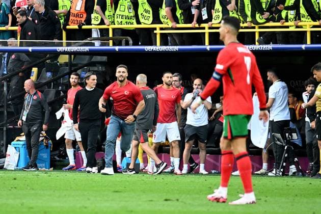 22 06 2024, xsltx, Football EM 2024, Turkey Portugal emspor, v l A streaker with Cristiano Ronaldo Portugal wants to take a selfie DFL DFB REGULATIONS PROHIBIT ANY USE OF PHOTOGRAPHS as IMAGE SEQUENCES and or QUASI VIDEO Dortmund