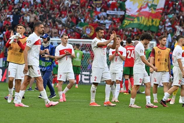 22 06 2024, xsltx, European Football Championship 2024, Turkey Portugal emspor, v l Turkey players sad, disappointed, frustrated, dejected DFL DFB REGULATIONS PROHIBIT ANY USE OF PHOTOGRAPHS as IMAGE SEQUENCES and or QUASI VIDEO Dortmund