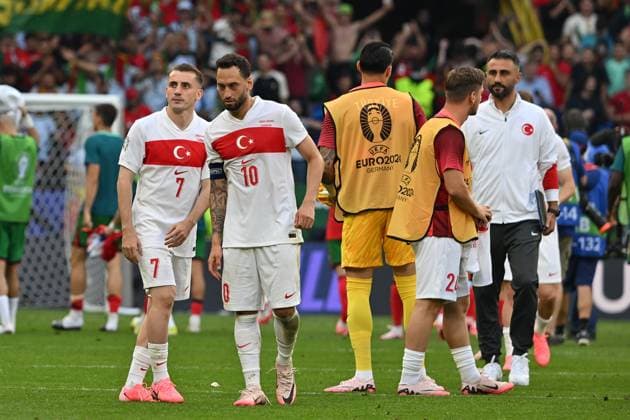 22 06 2024, xsltx, Football EM 2024, Turkey Portugal emspor, v l Turkey players sad, disappointed, frustrated, dejected with Muhammed Kerem Aktürkoglu Turkey Turkey Hakan Calhanoglu Turkey Turkey DFL DFB REGULATIONS PROHIBIT ANY USE OF PHOTOGRAPHS as IMAGE SEQUENCES and or QUASI VIDEO Dortmund