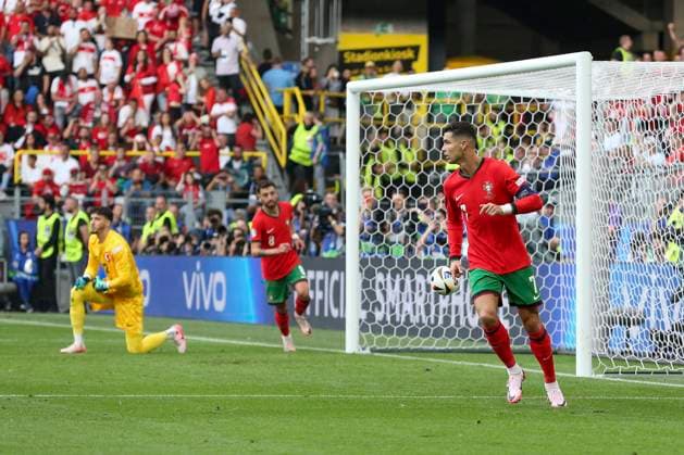 Turkey v Portugal, Dortmund Portugal Bruno Fernandes scores a GOAL 0-3 and celebrates during the Turkey vs Portugal UEFA Group F match at the BVB Stadion, Dortmund, Germany on 22 June 2024 Editorial use only. All images are copyright Every Second Media Limited. No images may be reproduced without prior permission. Copyright: xIMAGO EveryxSecondxMediax ESM-1038-0162