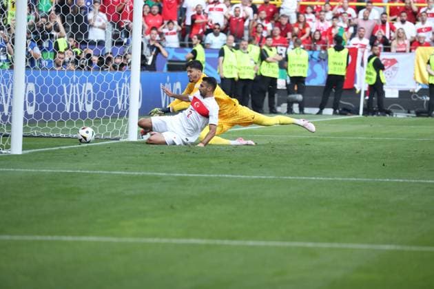 Germany - UEFA EURO, EM, Europameisterschaft,Fussball 2024 - Turkey vs Portugal - 15 06 2024 GERMANY, DORTMUND, JUNE 22. Altay Bayindir of Turkey and Zeki Celik of Turkey try to makes a save as Samet Akaydin of Turkey (not seen) just scored an own goal during the UEFA EURO 2024 group F stage match between Turkey and Portugal, on June 22, 2024 at BVB Stadion in Dortmund, Germany. Photo by Manuel Blondeau AOP.Press Dortmund BVB Stadion Germany Copyright: x ManuelxBlondeau AOP.Pressx AOP20240622 0020