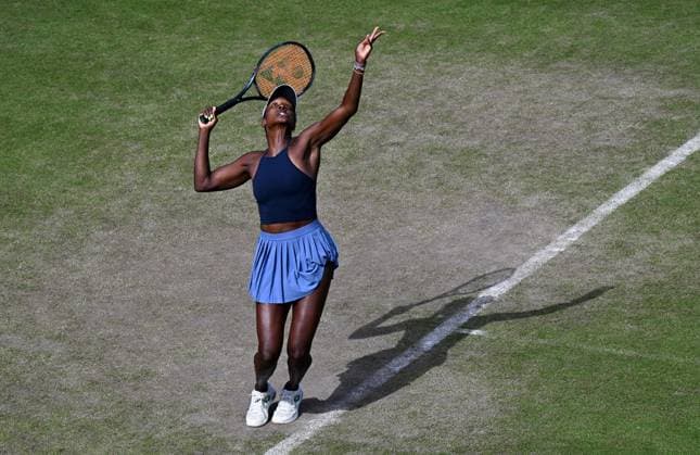 Asia Muhammad of the USA serves Rothesay Classic Birmingham, Day 6, Tennis, Edgbaston Priory Club, Birmingham, UK - 22 June 2024  Copyright: xAnnaxGowthorpe Shutterstockx 14543330cj
