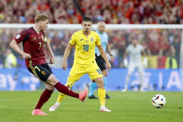 COLOGNE, RheinEnergieStadium , 22-06-2024 , European Football Championship Euro2024, Group stage match no.22 between Belgium and Romania. Belgium player Kevin de Bruyne and Romania player Razvan Marin Belgium - Romania (Euro2024)  x25567556x Copyright: