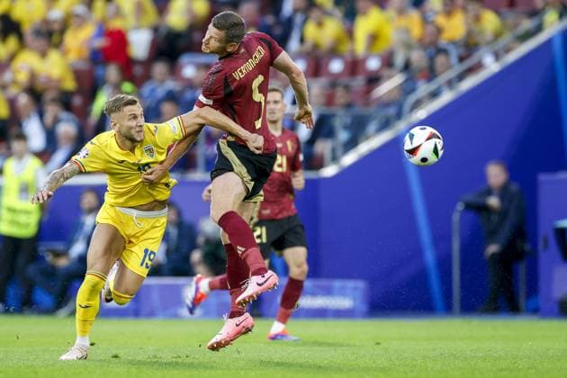 COLOGNE, RheinEnergieStadium , 22-06-2024 , European Football Championship Euro2024, Group stage match no.22 between Belgium and Romania. Romania player Denis Mihai Dragus and Belgium player Jan Vertonghen Belgium - Romania (Euro2024)  x25567635x Copyright: