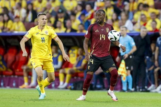 COLOGNE, RheinEnergieStadium , 22-06-2024 , European Football Championship Euro2024, Group stage match no.22 between Belgium and Romania. Belgium player Dodo Lukebakio and Romania player Nicusor Bancu Belgium - Romania (Euro2024)  x25567843x Copyright: