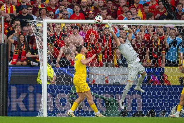 GER, EURO 2024, Group E, Belgium BEL vs Romania ROU 22 06 2024, Cologne Stadium, Cologne, GER, EURO 2024, Group E, Belgium BEL vs Romania ROU In the picture Florin Nita Romania ROU, 01 with ball in duel, duel, dynamics, action, action, game scene gestures, facial expressions, emotions nordphotoxGmbHxx xDenkinger nph00015