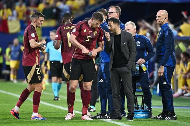 240622 EURO2024 BELGIUM VS ROMANIA Jan Vertonghen (5) of Belgium pictured with Domenico Tedesco, head coach of Belgium, during a soccer game between the national teams of Belgium, called the Red Devils and Romania on the second matchday in Group E in the group stage of the UEFA EURO, EM, Europameisterschaft,Fussball 2024 tournament , on Saturday 22 June 2024 in Cologne , Germany . PHOTO Isosport Maarten Straetemans Cologne GERMANY  Copyright: xx 466906