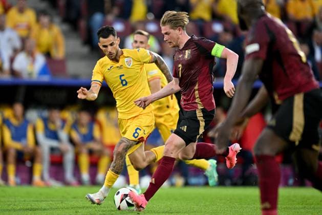 240622 EURO2024 BELGIUM VS ROMANIA Marius Marin (6) of Romania defending on Kevin De Bruyne (7) of Belgium during a soccer game between the national teams of Belgium, called the Red Devils and Romania on the second matchday in Group E in the group stage of the UEFA EURO, EM, Europameisterschaft,Fussball 2024 tournament , on Saturday 22 June 2024 in Cologne , Germany . PHOTO SPORTPIX David Catry Cologne GERMANY  Copyright: xx 466950