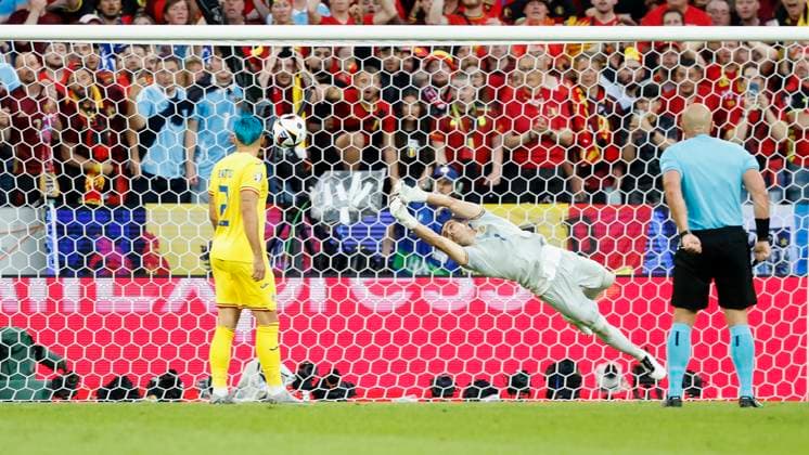 22 06 2024, Football, Euro 2024, Preliminary round, Belgium Romania, GER, Cologne, Cologne Stadium Picture from left Goalkeeper, Goalkeeper Florin Nita Romania, 1 saves a shot Copyright: HMBxMedia xHeikoxBecker