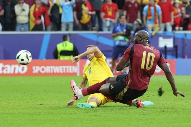 Goal chance Romelu Lukaku Belgium, No. 10 vs Nicusor Bancu Romania, No. 11 , Preliminary round match M22, BEL ROU, Group E, European Football Championship, Belgium vs Romania, European Football Championship, Belgium vs Romania, Cologne, 22 06 2024,