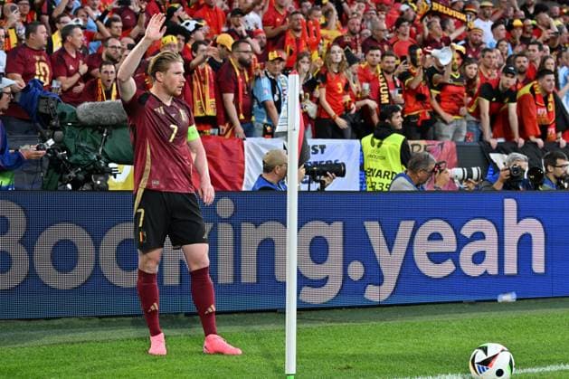 240622 EURO2024 BELGIUM VS ROMANIA Kevin De Bruyne (7) of Belgium taking a corner kick during a soccer game between the national teams of Belgium, called the Red Devils and Romania on the second matchday in Group E in the group stage of the UEFA EURO, EM, Europameisterschaft,Fussball 2024 tournament , on Saturday 22 June 2024 in Cologne , Germany . PHOTO SPORTPIX David Catry Cologne GERMANY  Copyright: xx 466974
