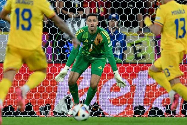 240622 EURO2024 BELGIUM VS ROMANIA goalkeeper Koen Casteels (1) of Belgium pictured in action during a soccer game between the national teams of Belgium, called the Red Devils and Romania on the second matchday in Group E in the group stage of the UEFA EURO, EM, Europameisterschaft,Fussball 2024 tournament , on Saturday 22 June 2024 in Cologne , Germany . PHOTO SPORTPIX David Catry Cologne GERMANY  Copyright: xx 466986