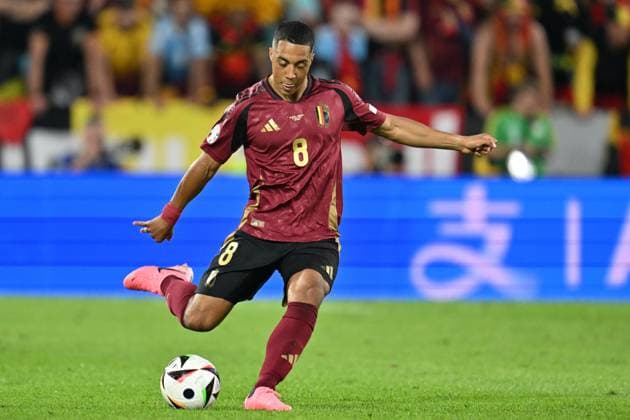 240622 EURO2024 BELGIUM VS ROMANIA Youri Tielemans (8) of Belgium pictured in action during a soccer game between the national teams of Belgium, called the Red Devils and Romania on the second matchday in Group E in the group stage of the UEFA EURO, EM, Europameisterschaft,Fussball 2024 tournament , on Saturday 22 June 2024 in Cologne , Germany . PHOTO SPORTPIX David Catry Cologne GERMANY  Copyright: xx 466987