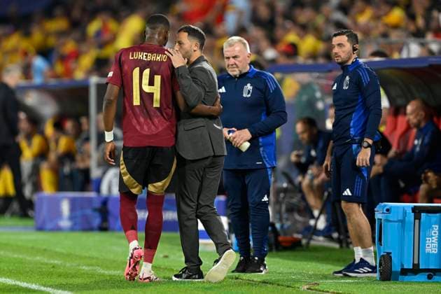 Belgium v Romania Group E - UEFA EURO, EM, Europameisterschaft,Fussball 2024 COLOGNE, GERMANY - JUNE 22 : Lukebakio Dodi forward of Belgium talking to Tedesco Domenico head coach of Belgium during the UEFA EURO 2024 European Football Championship tournament group E stage match between Belgium and Romania at Cologne Stadium on June 22, 2024 in Cologne, Germany, 22 06 2024 Cologne Germany  Copyright: xDhax