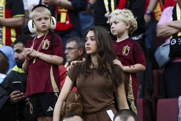 De Bruyne s son Mason, De Bruyne s wife Michelle Lacroix and De Bruyne s son Rome pictured during a soccer game between Belgian national soccer team Red Devils and Romania, Saturday 22 June 2024 in Cologne, Germany, the second match in the group stage of the UEFA EURO, EM, Europameisterschaft,Fussball 2024 European championships. BRUNOxFAHY  x95083249x