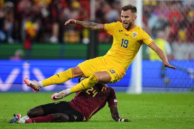 GER: Belgium v Romania. UEFA EURO, EM, Europameisterschaft,Fussball 2024 Denis Dragus of Romania and Amadou Onana of Belgium during the UEFA Euro 2024 match between Belgium and Romania, Group E, date 2, played at Rhein Energie Stadium on June 22, 2024 in Koln, Germany. kpng Copyright: xBaguxBlancox xPRESSINPHOTOx PS_240622_BEL_RUM_031