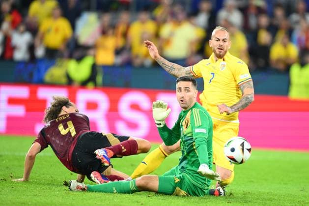 Belgium v Romania Group E - UEFA EURO, EM, Europameisterschaft,Fussball 2024 COLOGNE, GERMANY - JUNE 22 : Casteels Koen goalkeeper of Belgium saves ball during the UEFA EURO 2024 European Football Championship tournament group E stage match between Belgium and Romania at Cologne Stadium on June 22, 2024 in Cologne, Germany, 22 06 2024 Cologne Germany  Copyright: xVincentxKalutx