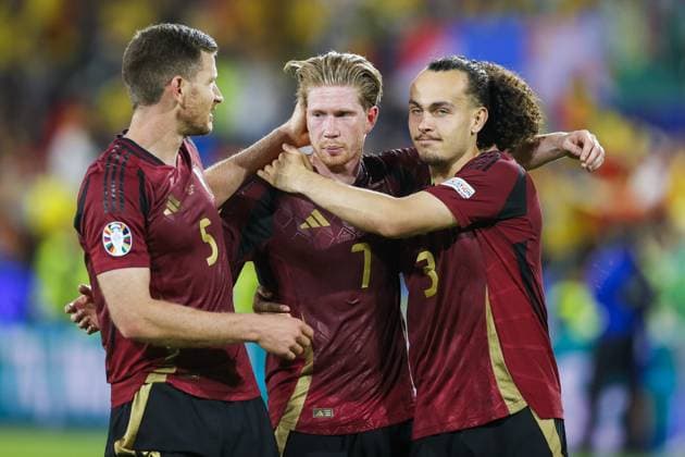 COLOGNE, RheinEnergieStadium , 22-06-2024 , European Football Championship Euro2024, Group stage match no.22 between Belgium and Romania. Belgium player Jan Vertonghen , Belgium player Kevin de Bruyne and Belgium player Arthur Theate Belgium - Romania (Euro2024)  x25568846x Copyright: