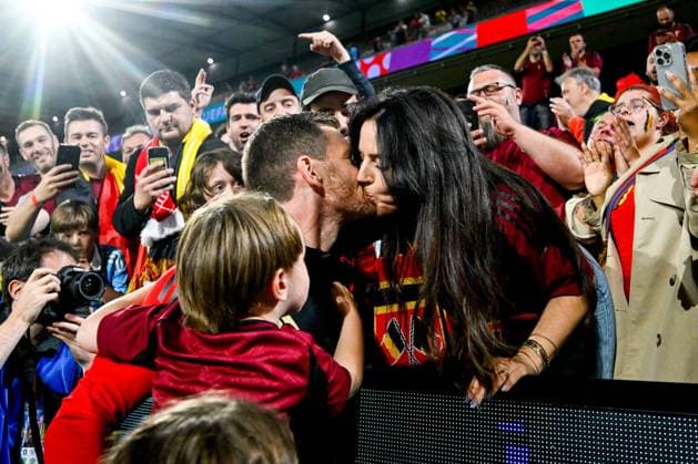 Belgium v Romania Group E - UEFA EURO, EM, Europameisterschaft,Fussball 2024 COLOGNE, GERMANY - JUNE 22 : Vertonghen Jan defender of Belgium kisses De Vries Sophie , Wife of Vertongen Jan after winning the UEFA EURO 2024 European Football Championship tournament group E stage match between Belgium and Romania at Cologne Stadium on June 22, 2024 in Cologne, Germany, 22 06 2024 Cologne Germany  Copyright: xPeterxDexVoechtx