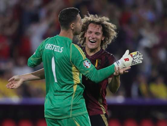 Belgium v Romania UEFA EURO, EM, Europameisterschaft,Fussball 2024 Group E Koen Casteels of Belgium and Wout Faes of Belgium celebrate their side?s 2nd goal during the UEFA Euro 2024 Group E match at RheinEnergieStadion, Cologne Copyright: xPaulxChestertonx FIL-20284-0111 UK Newspapers OUT