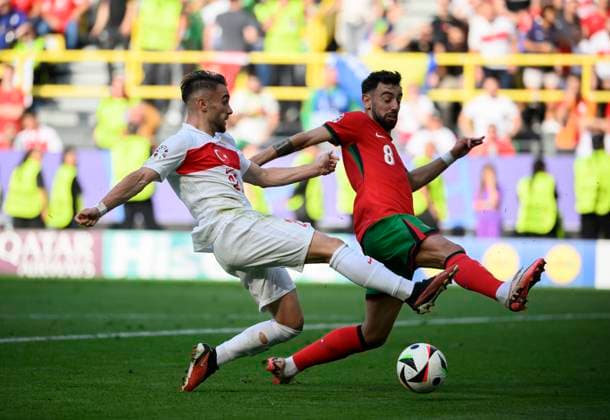 v l AKGUEN Yunus Akgün TUR , Bruno FERNANDES POR AKtion, duel, preliminary round 2 match day, group F, match M23, Turkey TUR Portugal POR , on 22 06 2024 in Dortmund Germany European Football Championship 2024 from 14 06 14 07 2024 in Germany Â