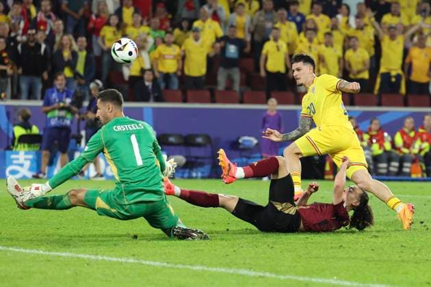 Belgium v Romania UEFA EURO, EM, Europameisterschaft,Fussball 2024 Group E Dennis Man of Romania is denied by a great tackle from Arthur Theate of Belgium and a save by Koen Casteels of Belgium during the UEFA Euro 2024 Group E match at RheinEnergieStadion, Cologne Copyright: xPaulxChestertonx FIL-20284-0204 UK Newspapers OUT