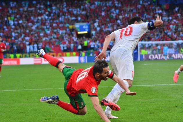 Bernardo Silva (Portugal) against Hakan Calhanoglu (Turkiye) during UEFA EURO, EM, Europameisterschaft,Fussball 2024 - Turkiye vs Portugal, UEFA European Football Championship in Dortmund, Germany, June 22 2024  Copyright: xx xx IPA_Agency_IPA47385672