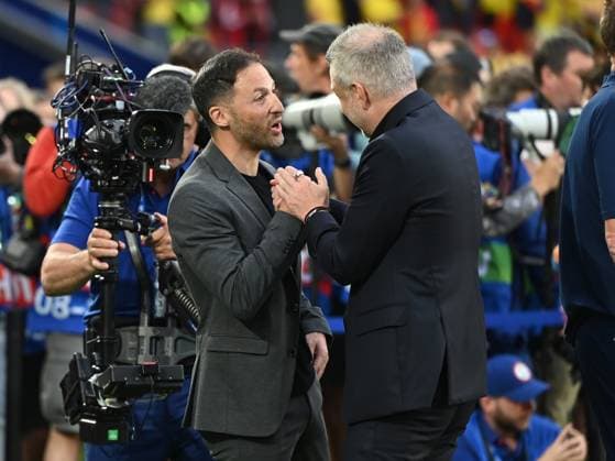 The two coaches Edward Iordanescu and Domenico Tedesco greet each other before the UEFA EURO 2024 football match between Belgium and Romania at the Cologne Stadium in Cologne, Saturday 22 June 2024 Cologne Copyright: xRazvanxPasarica SPORTxPICTURESx