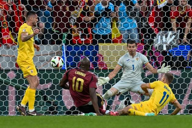 Penalty area scene Goal chance from Romelu Lukaku 10 of Belgium 22 06 2024 European Football Championship in Germany Belgium vs Romania , Rheinenergiestadion, Koeln, NRW Germany Copyright: xpepphotox xHorstxMauelshagenx pep00321, pep_20240622_hm