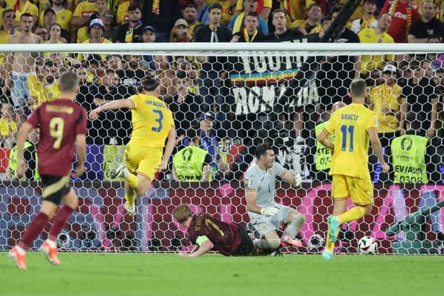 Goal to 2 0, scorer Kevin De Bruyne Belgium, No. 7 scores in a duel with Radu Dragusin Romania, No. 3 against goalkeeper Florin Nita Romania, No. 1 for the winning goal, preliminary round match M22, BEL ROU, Group E, European Football Championship, Belgium vs Romania, European Football Championship, Belgium vs Romania, Cologne, 22 06 2024,