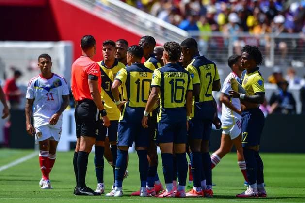 RECORD DATE NOT STATED Copa America USA 2024 Ecuador vs Venezuela Piero Hincapie, Kendy Paez, Jeremy Sarmiento, Felix Torres, Angelo Preciado of Ecuador during the game between Ecuador and Venezuela as part of the CONMEBOL Copa America USA 2024 group B, at Levis Stadium, on June 22, 2024 in Santa Clara, California, United States. SANTA CLARA CALIFORNIA UNITED STATES  Copyright: xIsaacxOrtizx 20240622180032_CA_GB_2024_ECU_VEN_HINCAPIE34