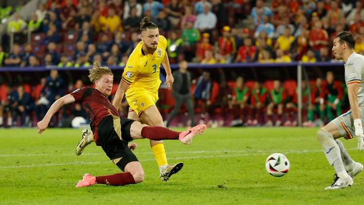 22 06 2024, Football, Euro 2024, Preliminary round, Belgium Romania, GER, Cologne, Cologne Stadium Picture from left Kevin De Bruyne Belgium, 7 , Goal scored, scored the goal to 2 1, celebrate the goal, Radu Dragusin Romania, 3 and Goalkeeper, Goalkeeper Florin Nita Romania, 1 Copyright: HMBxMedia xHeikoxBecker
