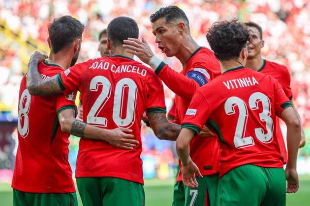 Euro 2024 Turkey Portugal on 22 06 2024 at the BVB Stadium Dortmund in Dortmund The team of the Portuguese cheers and is happy about the own goal of Samet Akaydin 4, Turkey Turkey to 0 to 2, here among others with Bruno Fernandes 8, Portugal , Joao Cancelo 20, Portugal , Cristiano Ronaldo 7, Portugal , Vitinha 23, Portugal MH