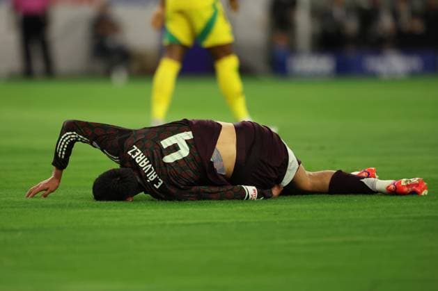 June 22, 2024, Houston, Houston, Tx, USA: Edson Alvarez of Mexico in pain during a match between Mexico and Jamaica as part of group B of CONMEBOL Copa America 2024 at NRG Stadium on June 22, 2024 in Houston, USA. ( PxImages) Houston USA - ZUMAp175 20240622_zsa_p175_025 Copyright: xAlejandroxSalazarx