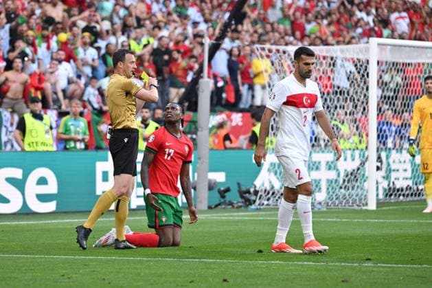 Referee Felix Zwayer shows Rafael Leao Portugal a yellow card for a foul 22 06 2024, European Football Championship 2024, Preliminary round, Matchday 2 Turkey Portugal 0 3 Dortmund Signal Iduna Park North Rhine-Westphalia Germany Team2