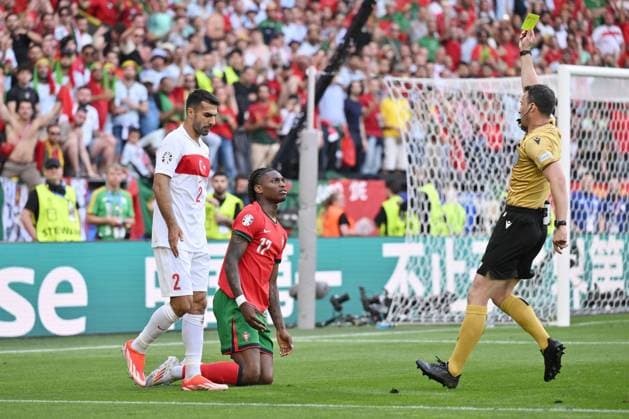 Referee Felix Zwayer shows Rafael Leao Portugal a yellow card for a foul 22 06 2024, European Football Championship 2024, Preliminary round, Matchday 2 Turkey Portugal 0 3 Dortmund Signal Iduna Park North Rhine-Westphalia Germany Team2
