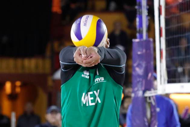 Sport Bilder des Tages June 22, 2024, Tlaxcala, Ciudad de Mexico, Mexico: Ricardo Galindo 1 of Team Mexico competes against Team RepoÂºblica Dominicana during the Men s quarter finals match of Norceca 2024 Beach volleyball, Beachvolleyball Olympic Qualification Tournament . Team Mexico defeats Team Republica Dominicana 2 sets to 1. on June 22, 2024 in Tlaxcala, Mexico. Tlaxcala Mexico - ZUMAe321 20240622_zsa_e321_128 Copyright: xEssenexHernandez xEyepixxGroupx